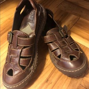 Born women’s size 7.5M brown leather sandal.  Worn twice NWOT